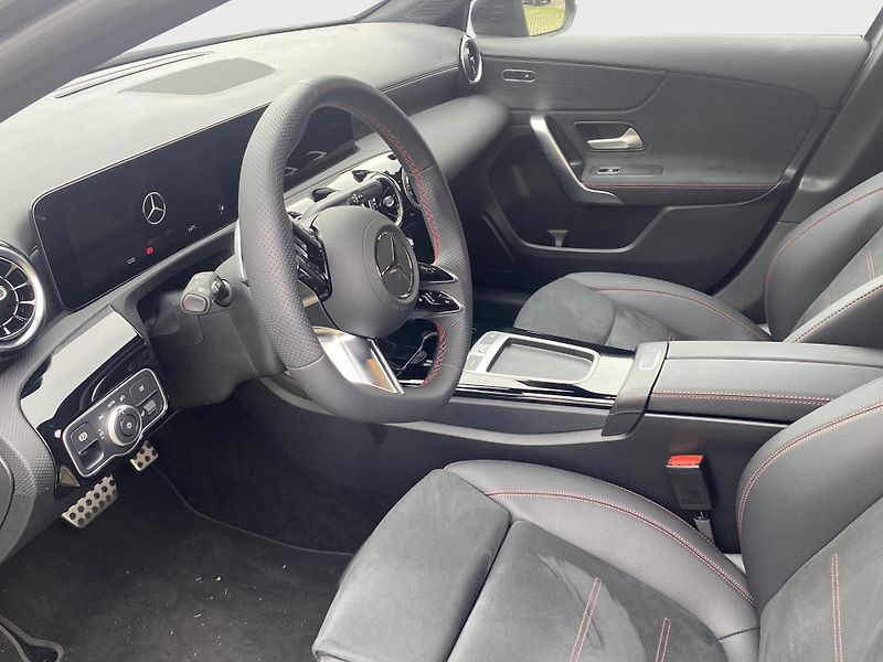 Mercedes-Benz Třídy A 200d AMG - fotka 7 z 10