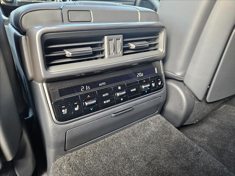 Lexus LX 700h (2025) 3,4 Overtrail+  HEV - fotka 14 z 22