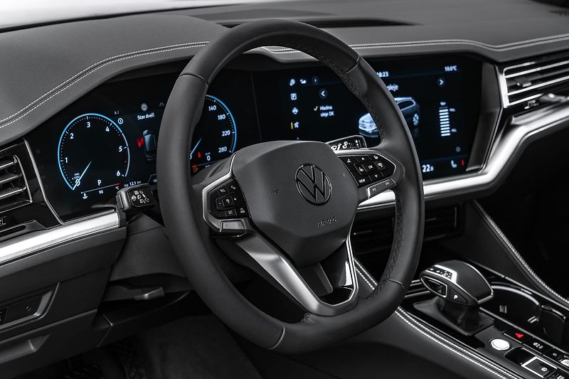Volkswagen Touareg V6 3,0TDI Vzduch LED Tažné - fotka 15 z 18