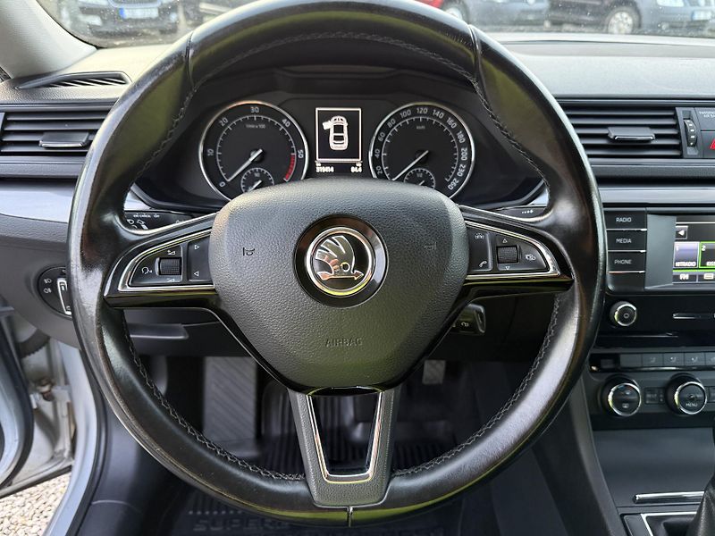 Škoda Superb 1.6TDi Ambition 88kW ČR - fotka 14 z 19