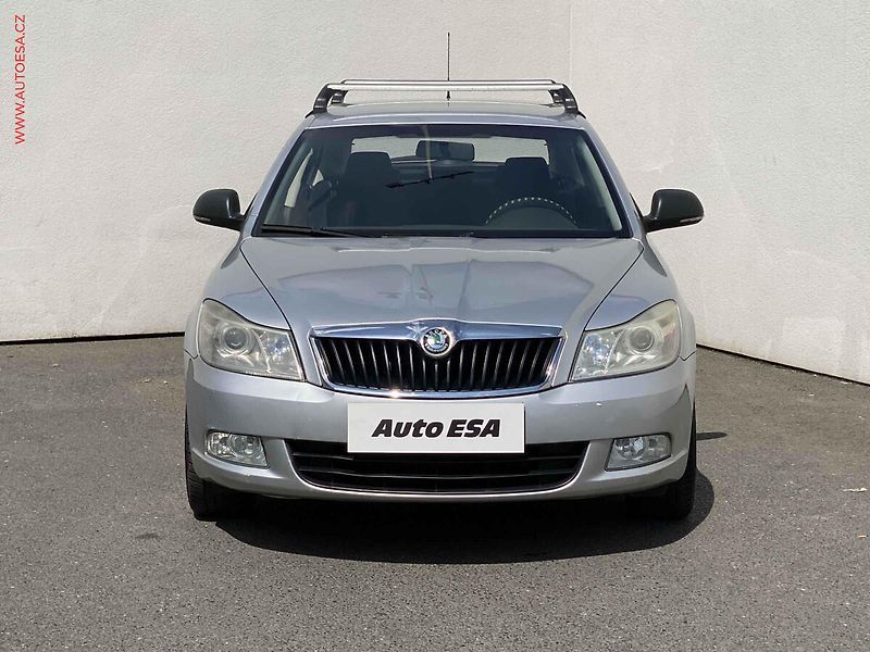 Škoda Octavia (2008) 1.9TDi, ČR, AC - fotka 2 z 16
