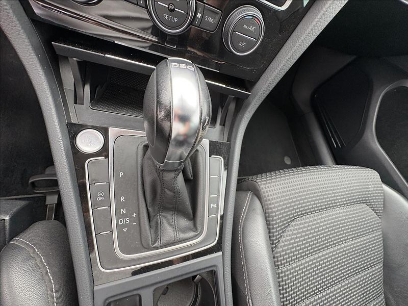 Volkswagen Golf 2,0 TDi 110kW Xen,Pano,Nez.Top - fotka 10 z 41