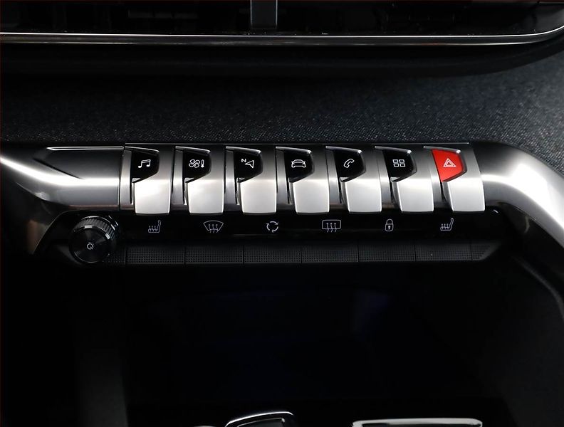 Peugeot 3008 (2023) 1.5 BlueHDi - fotka 12 z 16