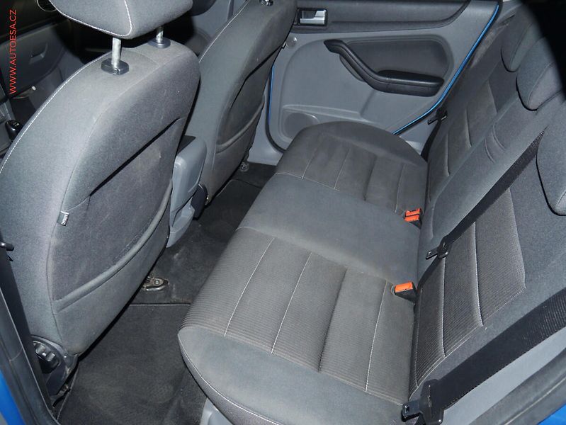 Ford Focus (2008) 2.0i, Klima - fotka 10 z 14