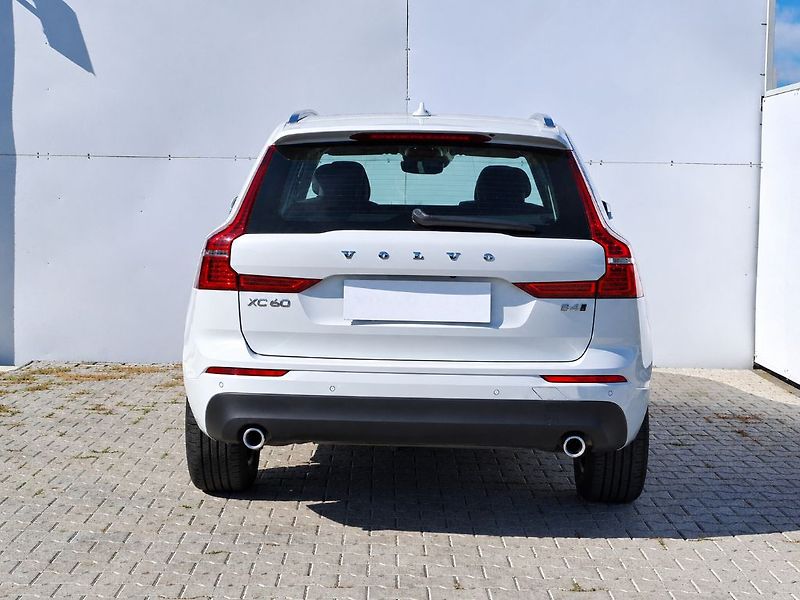 Volvo XC60 Momentum Pro B4 AWD 145kW - fotka 4 z 29