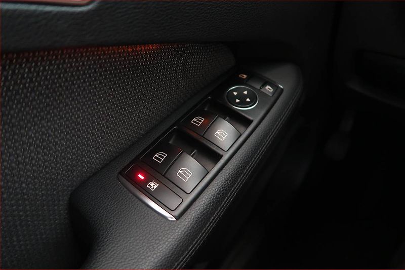Mercedes-Benz Třídy E (2010) E 250 CDI, Automat, Navi - fotka 17 z 19