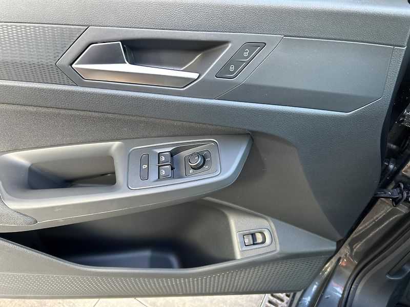 Ford Tourneo Connect 1.5 Ecoboost 110kW AT Titanium - fotka 16 z 38