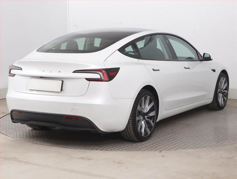 Tesla Model 3 (2023) Standard Range LFP, SoH 96% - fotka 5 z 22