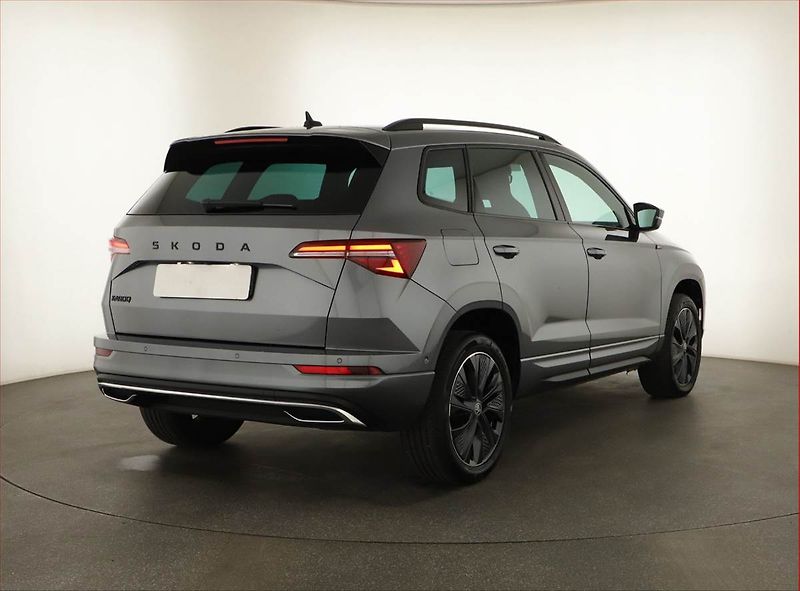Škoda Karoq (2025) 1.5 TSI, SPORTLINE, AUTOMAT - fotka 5 z 17