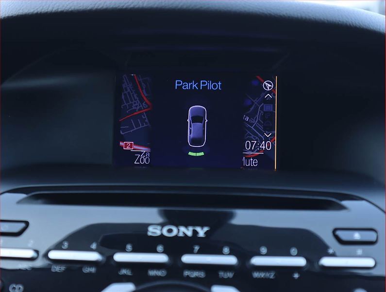 Ford Focus (2012) 2.0 TDCi, Automat, Serv.kniha - fotka 17 z 20