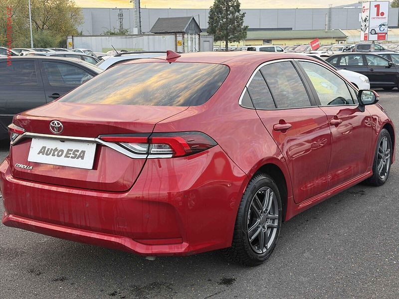 Toyota Corolla (2022) 1.5 V VT-i, 2.maj,ČR - fotka 4 z 18