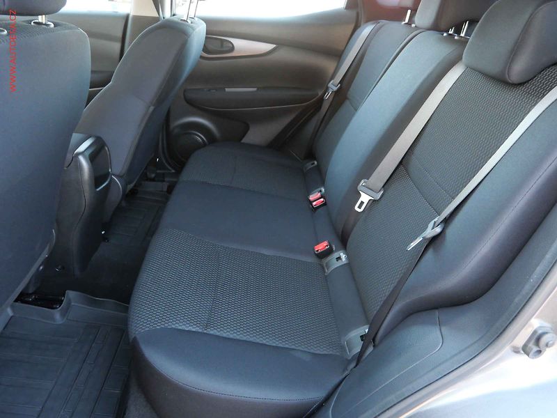 Nissan Qashqai (2016) 1.2 DiG-T, ČR, Visia, TZ - fotka 10 z 19