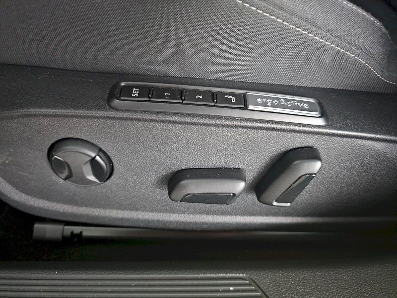 Volkswagen Golf (2021) 1,5 TSI EVO 150K STYLE - fotka 30 z 39