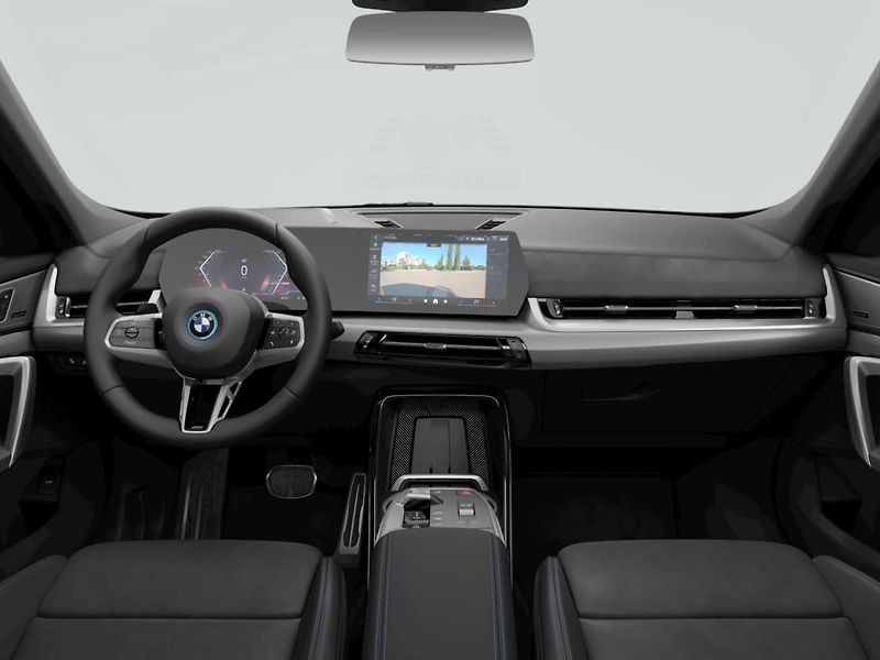 BMW iX1 eDrive20 - fotka 4 z 5