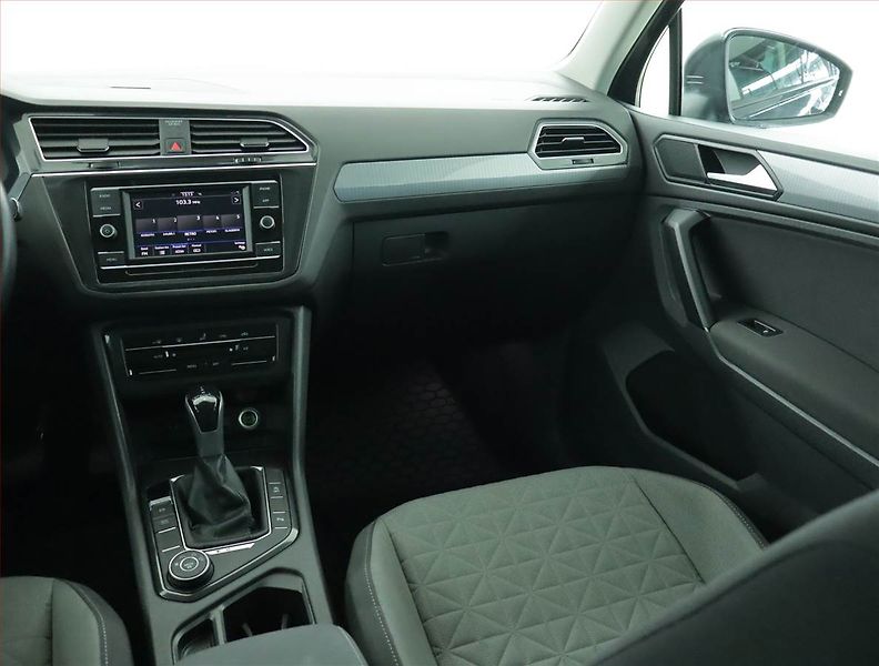 Volkswagen Tiguan (2022) Life 2.0 TDI - fotka 8 z 16