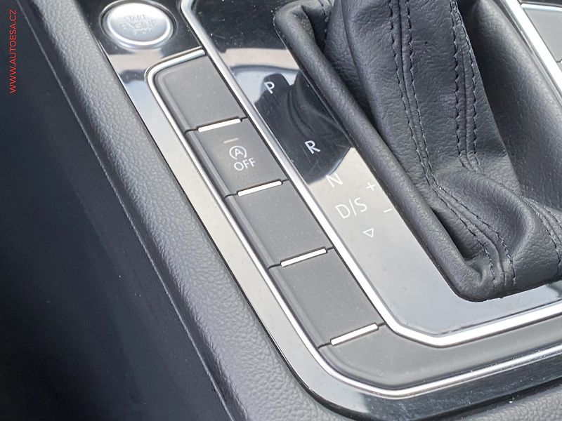 Volkswagen Passat (2021) 2.0TDi 4x4, ČR, Elegance - fotka 15 z 19