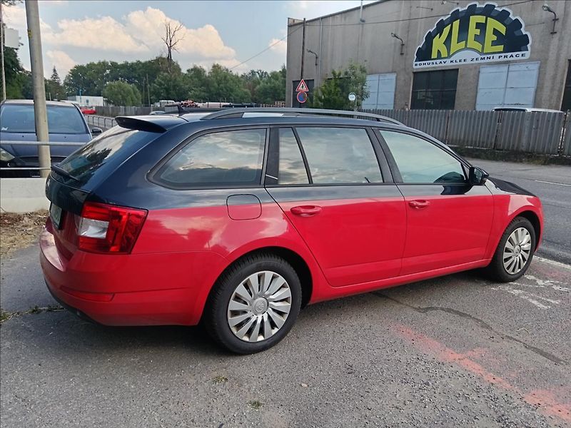 Škoda Octavia 2,0 TDi kombi  Ambition - fotka 12 z 20
