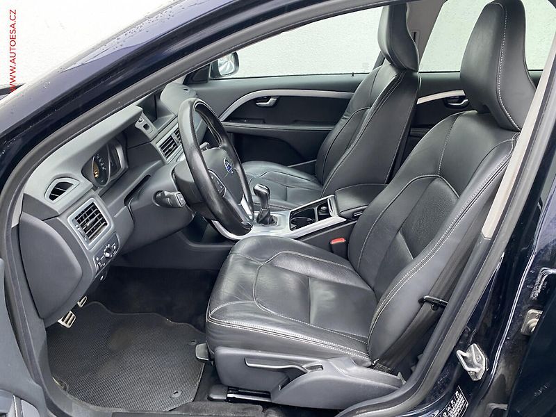 Volvo V70 (2015) 2.0 D4, Bixen, navi, kůže - fotka 9 z 20