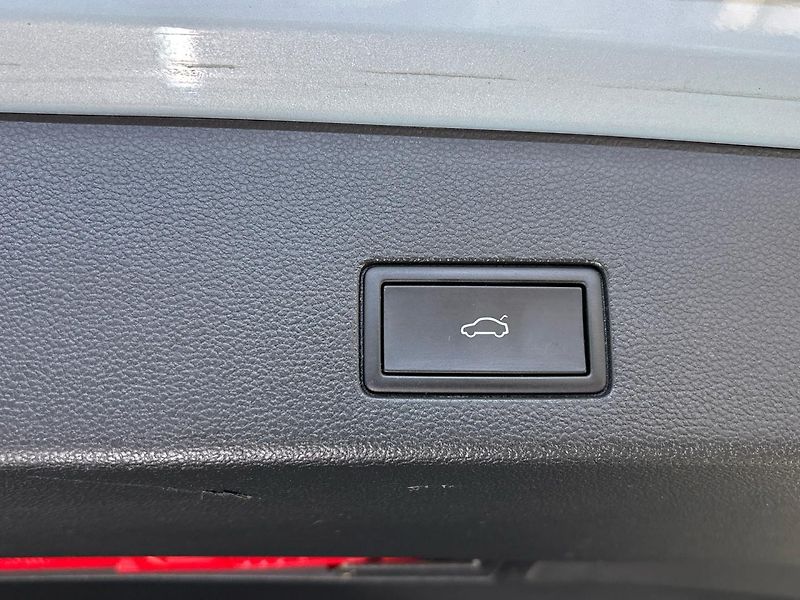 Volkswagen Golf Life DSG - fotka 28 z 29