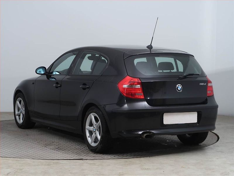 BMW Řada 1 (2009) 118d - fotka 4 z 13