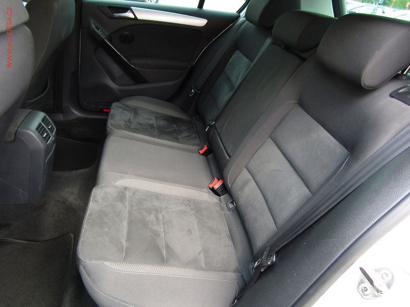 Volkswagen Golf (2008) 2.0TDi, Highline - fotka 10 z 17