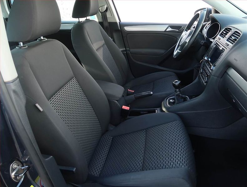 Volkswagen Golf (2011) 1.2 TSI, Tempomat - fotka 9 z 17