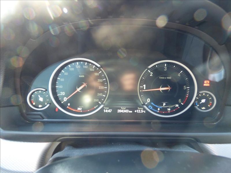 BMW Řada 5 2,0 525xd  M-Paket - fotka 13 z 42