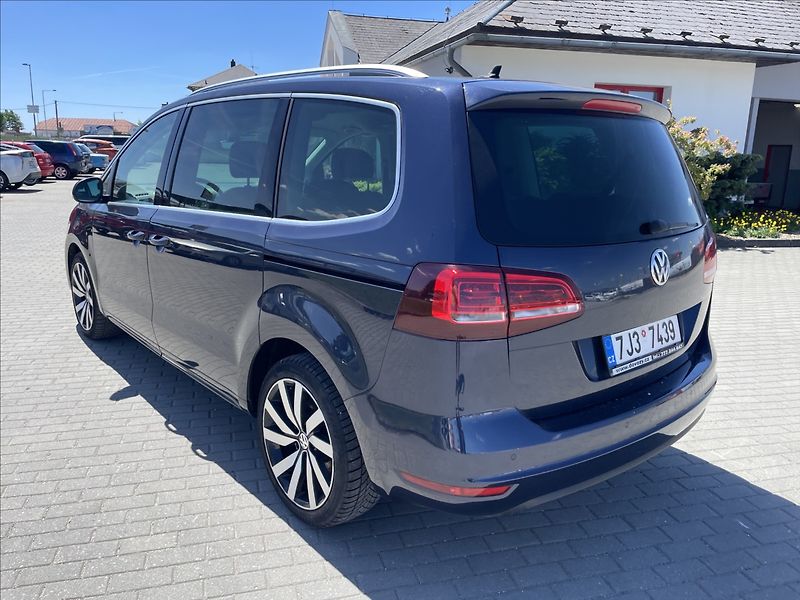 Volkswagen Sharan 2,0 TDi 135kw DSG 7míst Highli - fotka 43 z 46