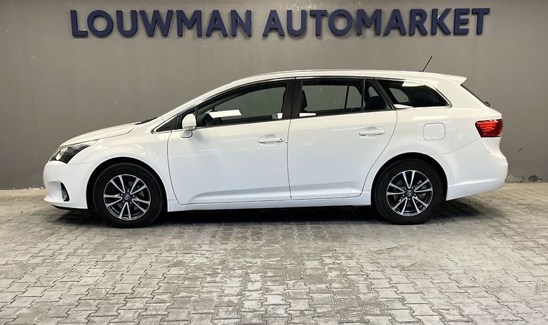 Toyota Avensis 2.0 D-4D LUNA - fotka 3 z 16