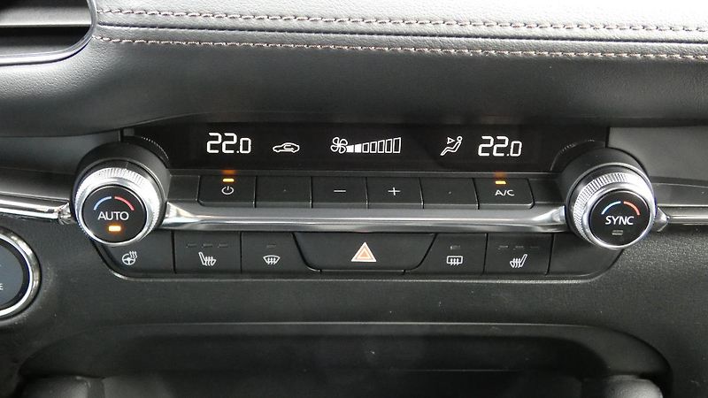 Mazda 3 2.0 e-Skyactiv Prime-Line - fotka 16 z 22