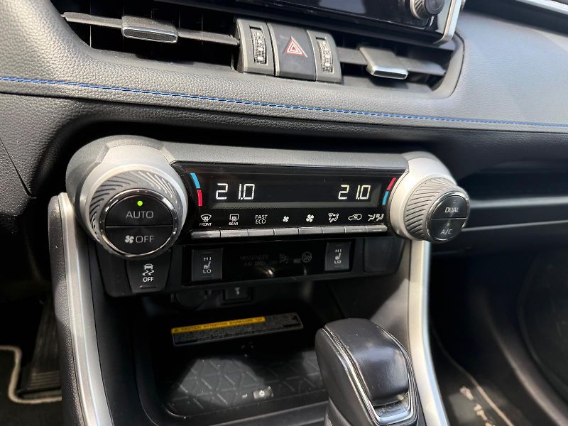 Toyota RAV4 2.5 HSD e-CVT AWD Selection - fotka 22 z 28