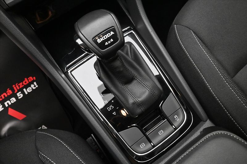 Škoda Karoq 2,0 TDI 110kW 4x4 DSG Ambition - fotka 22 z 30