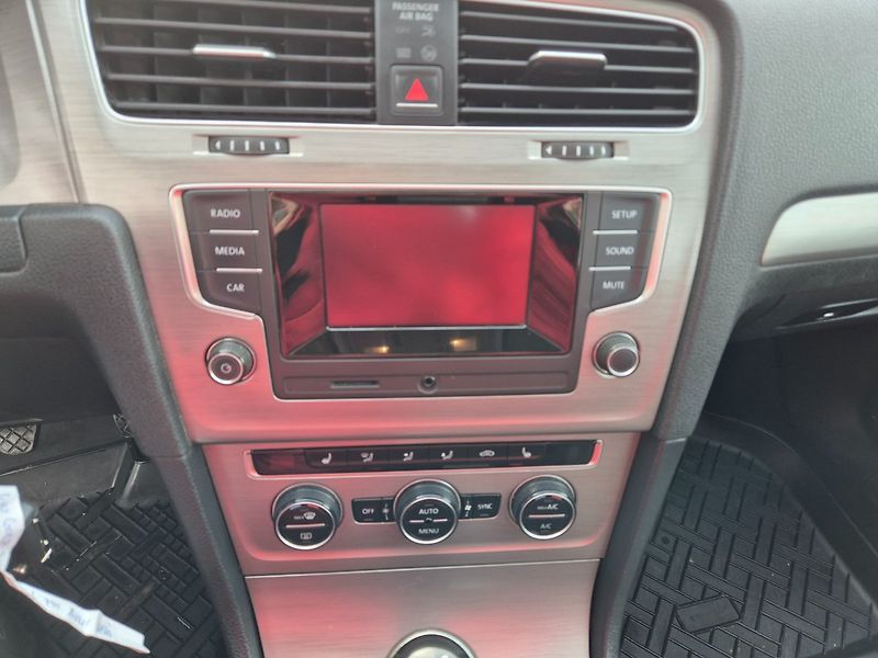 Volkswagen Golf (2014) 1.6TDI Serviska,TOP STAV - fotka 15 z 30