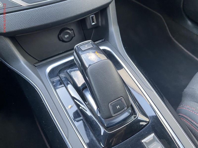 Peugeot 308 (2020) 1.2PT, ČR, GT Line, AT, LED - fotka 16 z 19