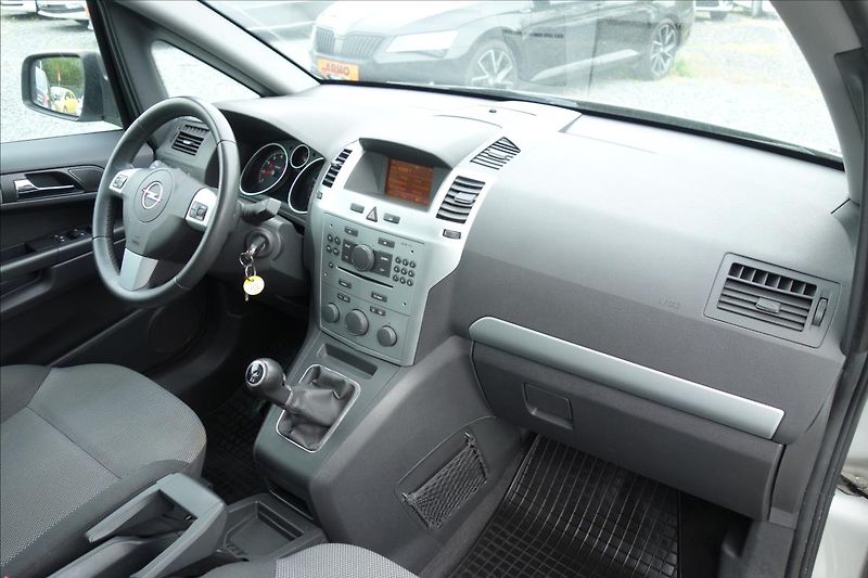 Opel Zafira 1,8 i 103KW,ČR,1 MAJ.,7 MÍST. - fotka 11 z 37