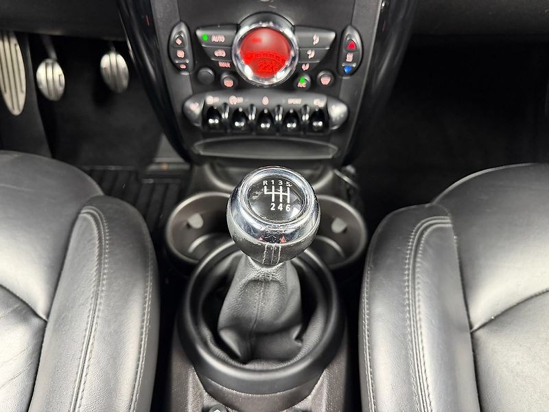Mini Cooper 2.0 SD ALL4, NAVIGACE, HARMAN& - fotka 16 z 18