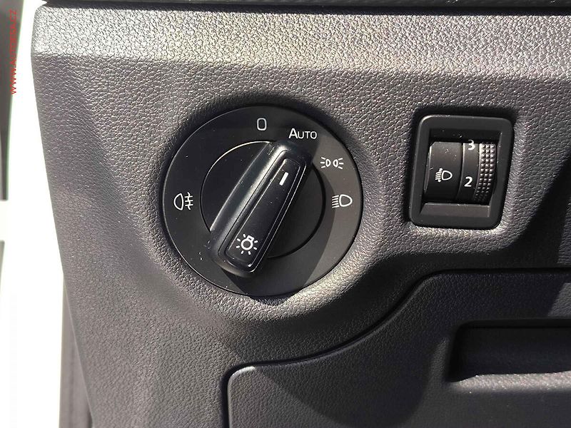 Škoda Kamiq (2019) 1.0 TSi, Ambition, DSG - fotka 18 z 21