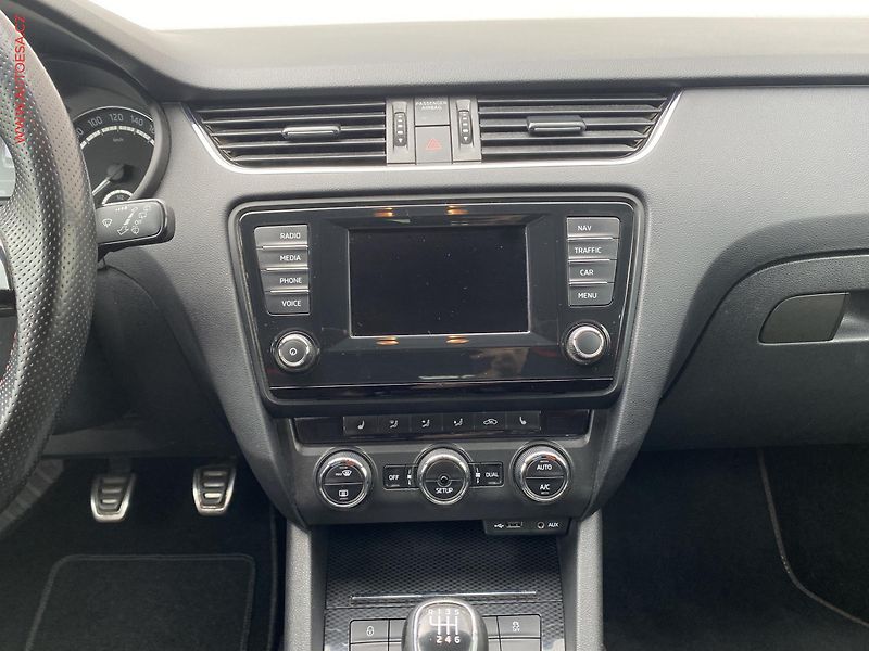 Škoda Octavia (2014) 2.0 TDi, RS Challange, bixen - fotka 12 z 19