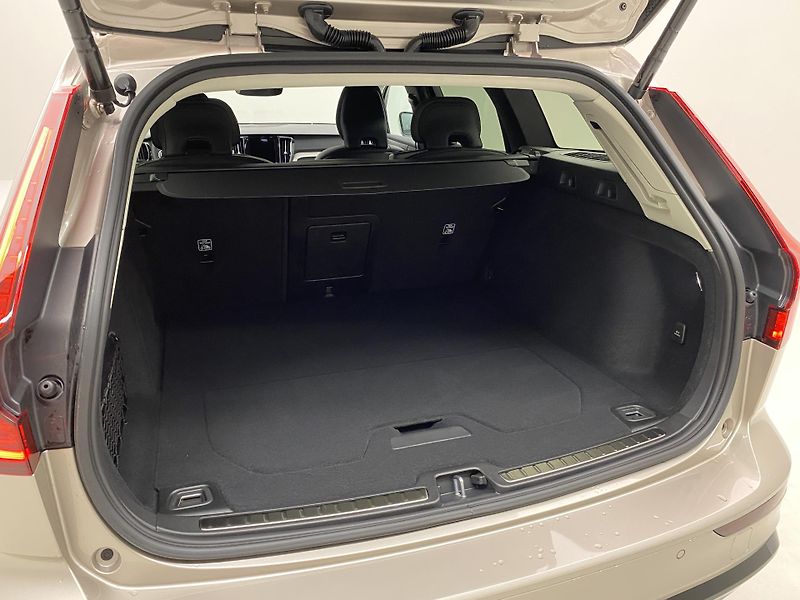 Volvo V60 (2026) B4 AUT DARK PLUS - fotka 5 z 61