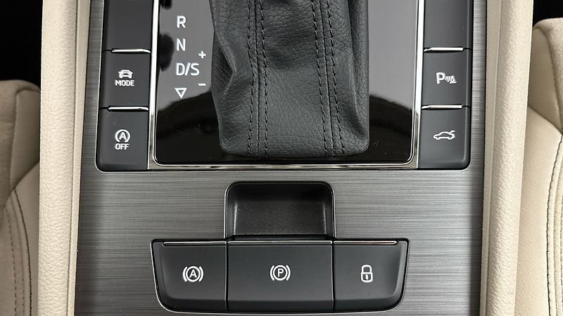 Škoda Superb 1.5 TSI DSG Style - fotka 25 z 30