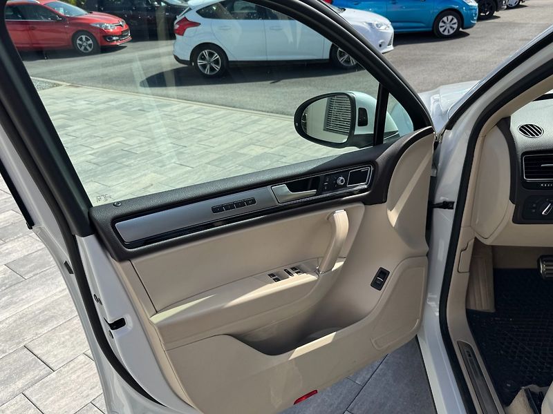 Volkswagen Touareg (2015) 3,0 TDI  193 KW Rline - fotka 9 z 35