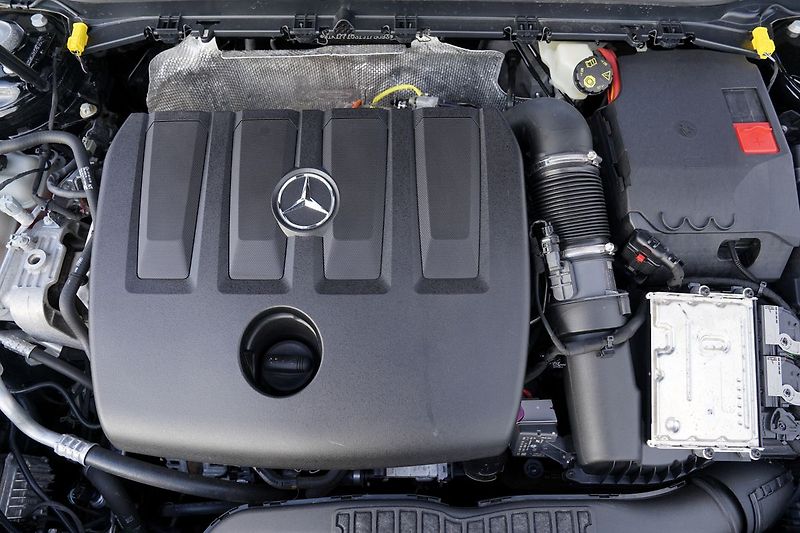 Mercedes-Benz Třídy A A 180d AMG/7AT/kůže/Designo/ČR - fotka 10 z 37