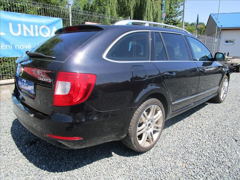 Škoda Superb Combi 2.0TDi 125kW Elegance - fotka 4 z 43