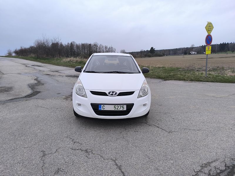 Hyundai i20 1.3 DOLOŽENÉ KM.PRVNÍ MAJ. - fotka 2 z 25