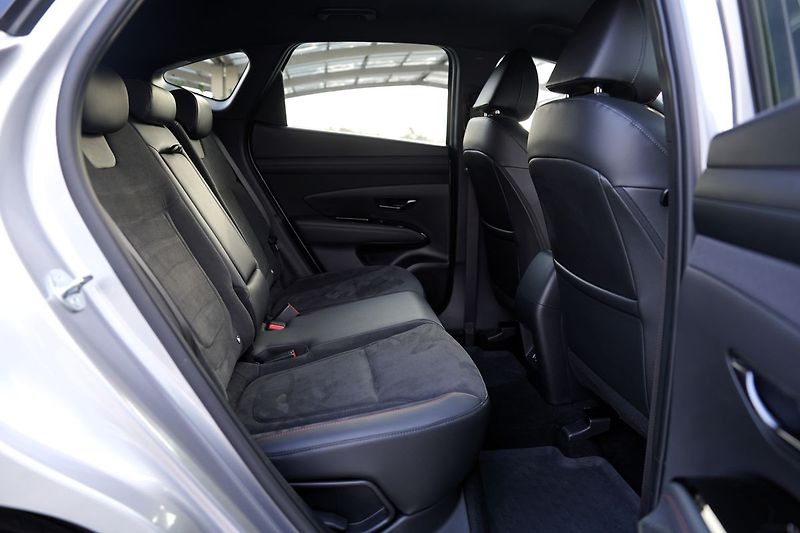 Hyundai Tucson 1.6 TGDi DCT/4x4/N LINE/Premiu - fotka 31 z 50