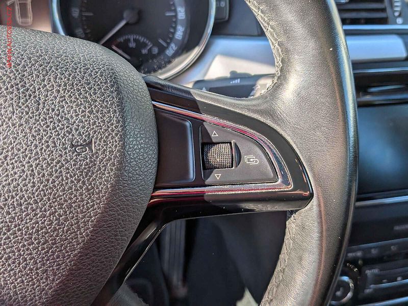 Škoda Superb (2015) 2.0TDi 4x4, ČR, DSG, xenon - fotka 16 z 18