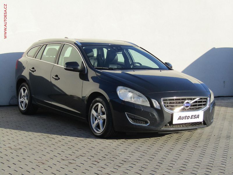 Volvo V60 (2011) 2.0 D, Summum, AT - fotografie inzerátu