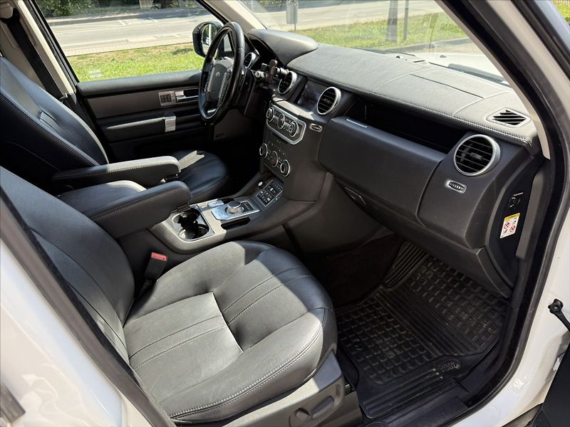 Land Rover Discovery 3,0 4 TDV6 HSE - fotka 14 z 23