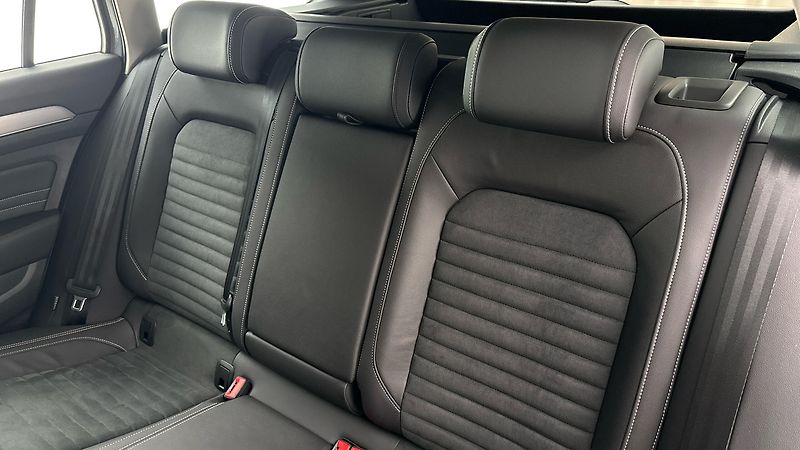 Volkswagen Passat 2.0 TDI DSG 4MOTION Elegance V - fotka 16 z 27