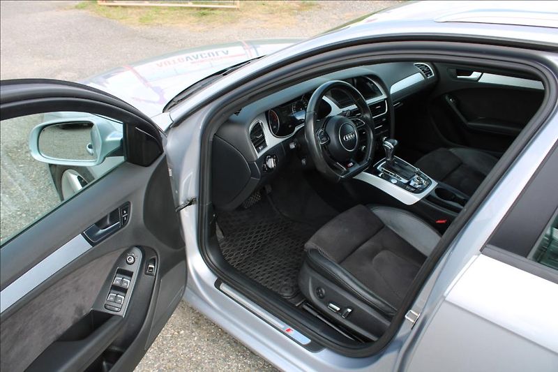 Audi A4 2,0 TDi  AUTOMAT, S-LINE - fotka 10 z 33